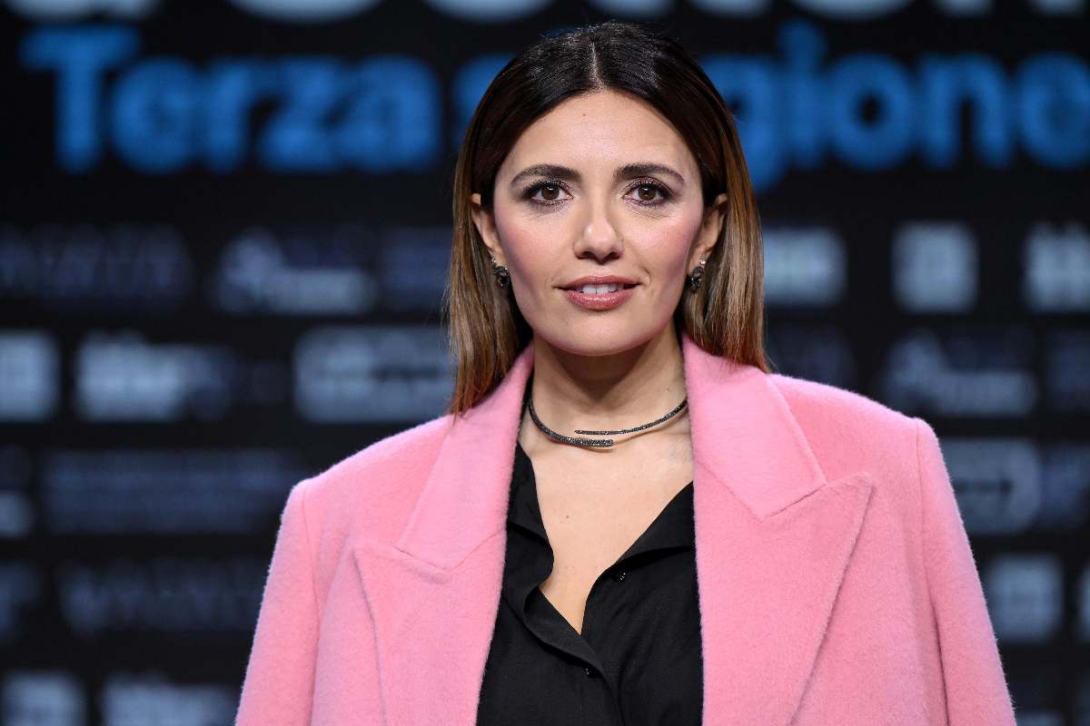 serena rossi posa per mina settembre